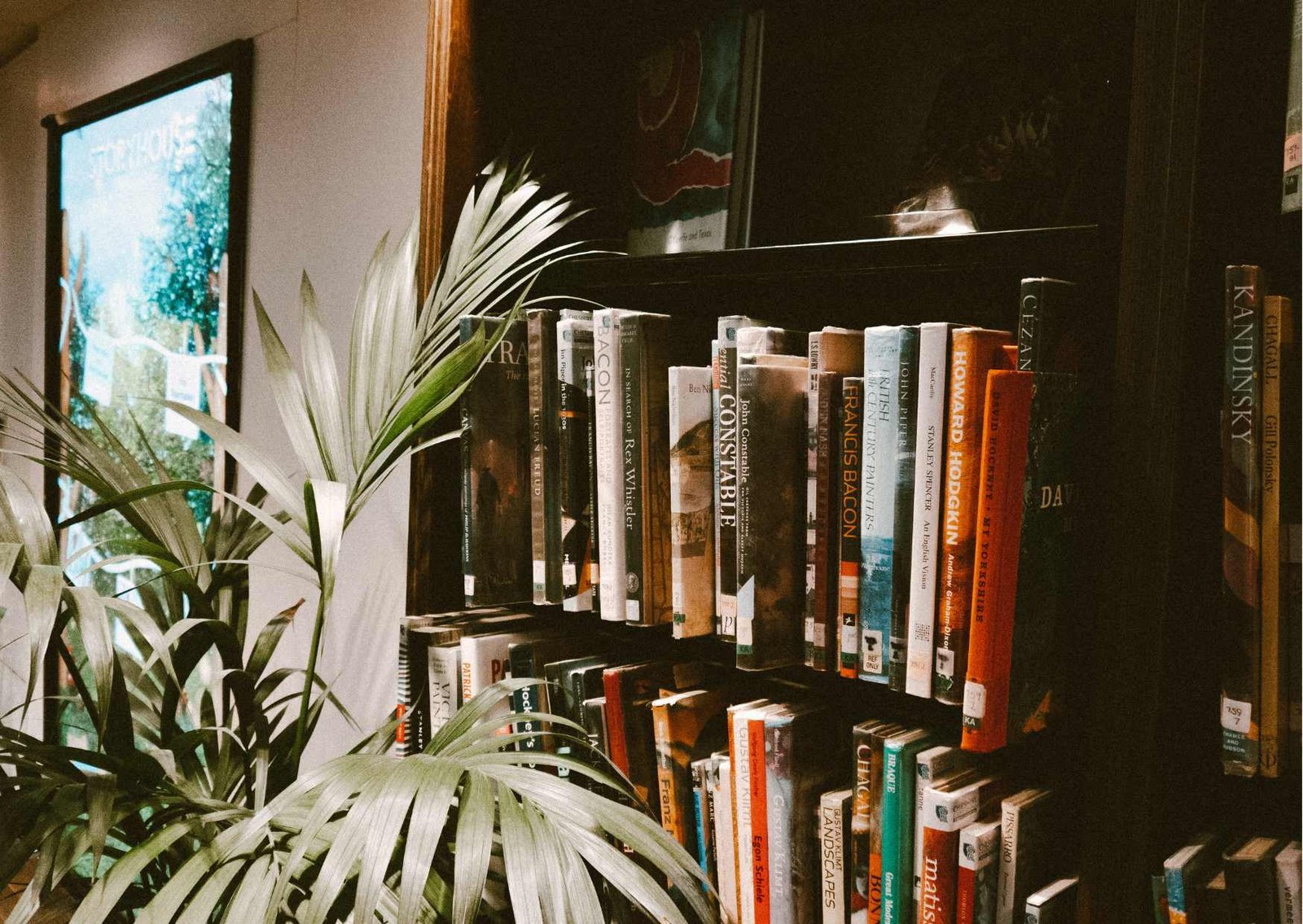 Menulis Buku: Warisan Hidup yang Tak Tergantikan